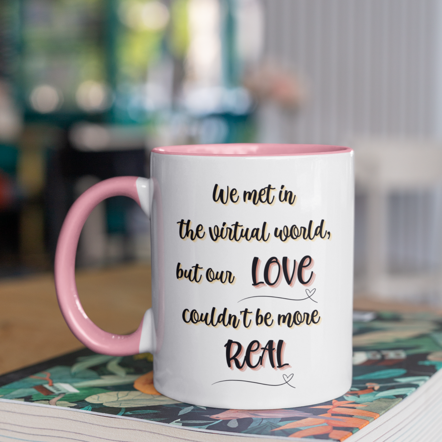 Conectados por el amor: Taza de aniversario para parejas que se conocieron en línea.