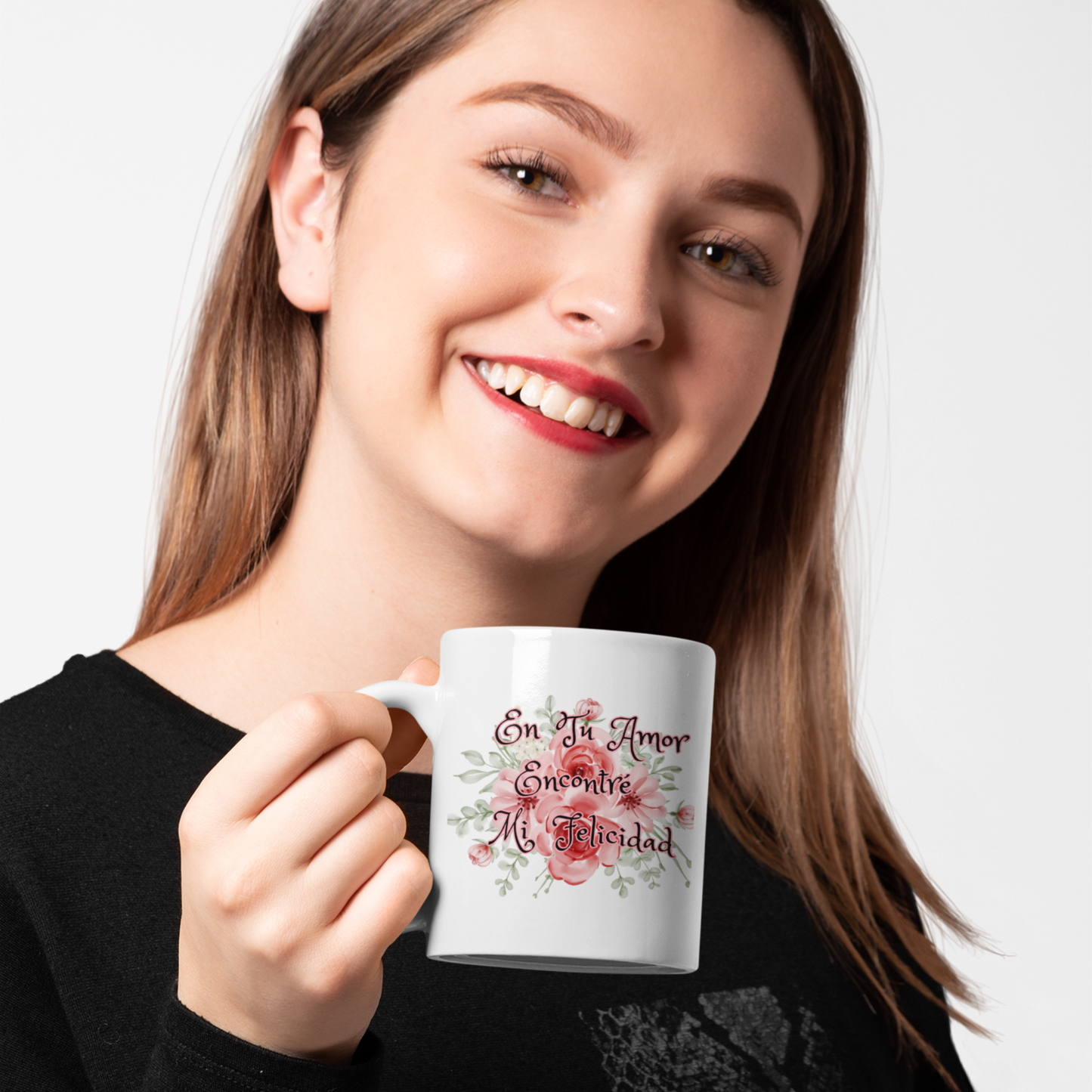 Taza de aniversario con mensaje de amor en español: Celebrando el romance.