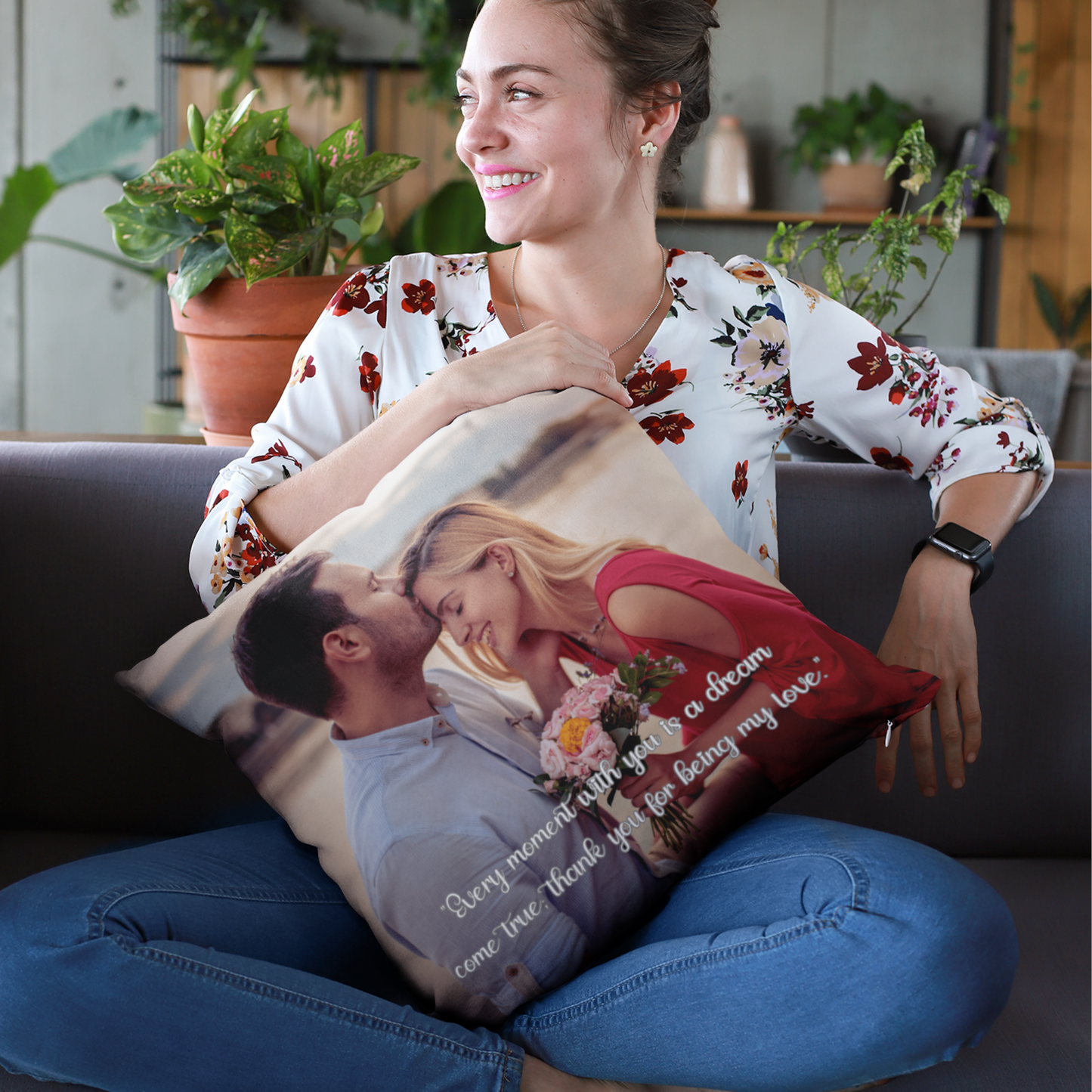 Almohada personalizada con foto: recuerdo de amor preciado, regalo de aniversario perfecto.