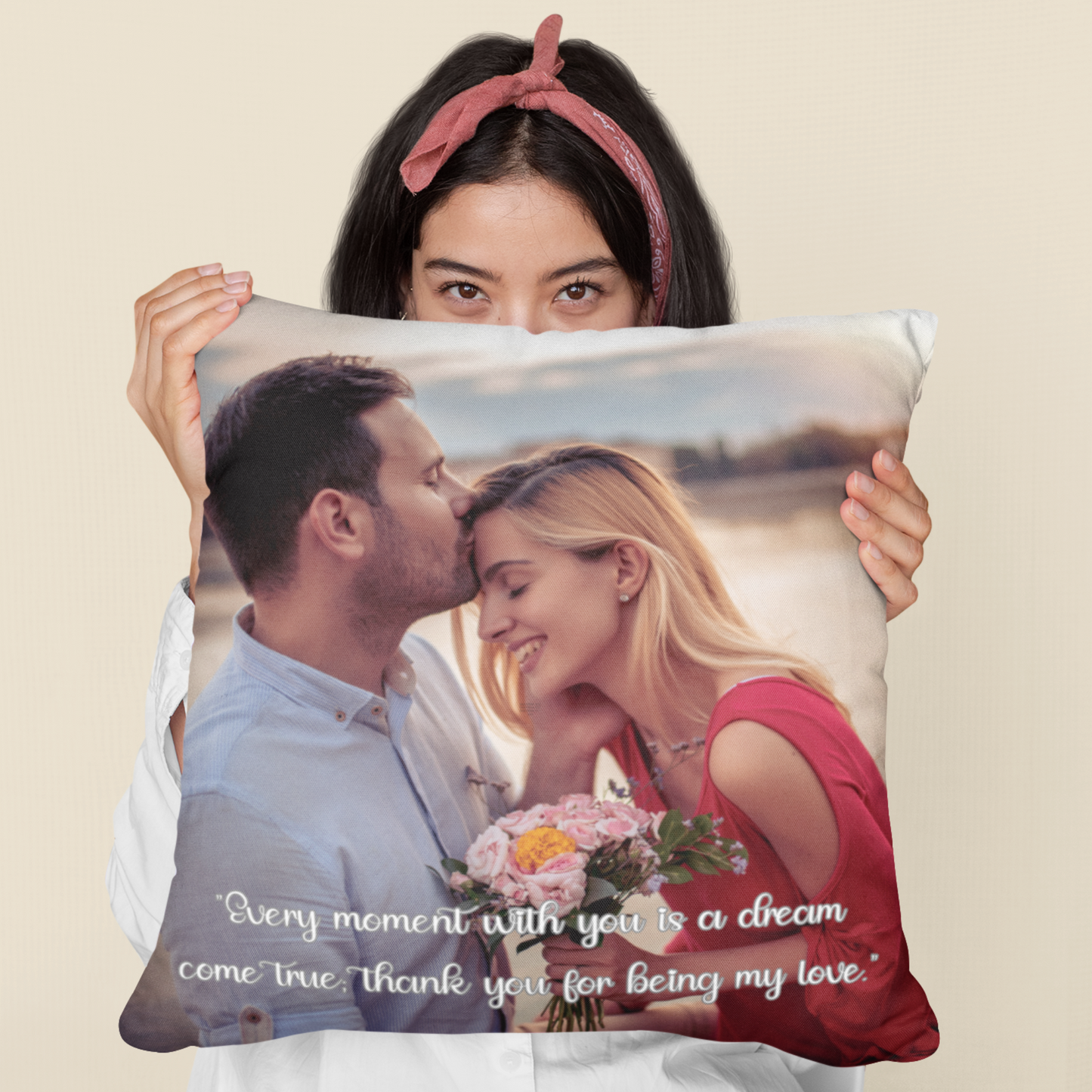 Almohada personalizada con foto: recuerdo de amor preciado, regalo de aniversario perfecto.