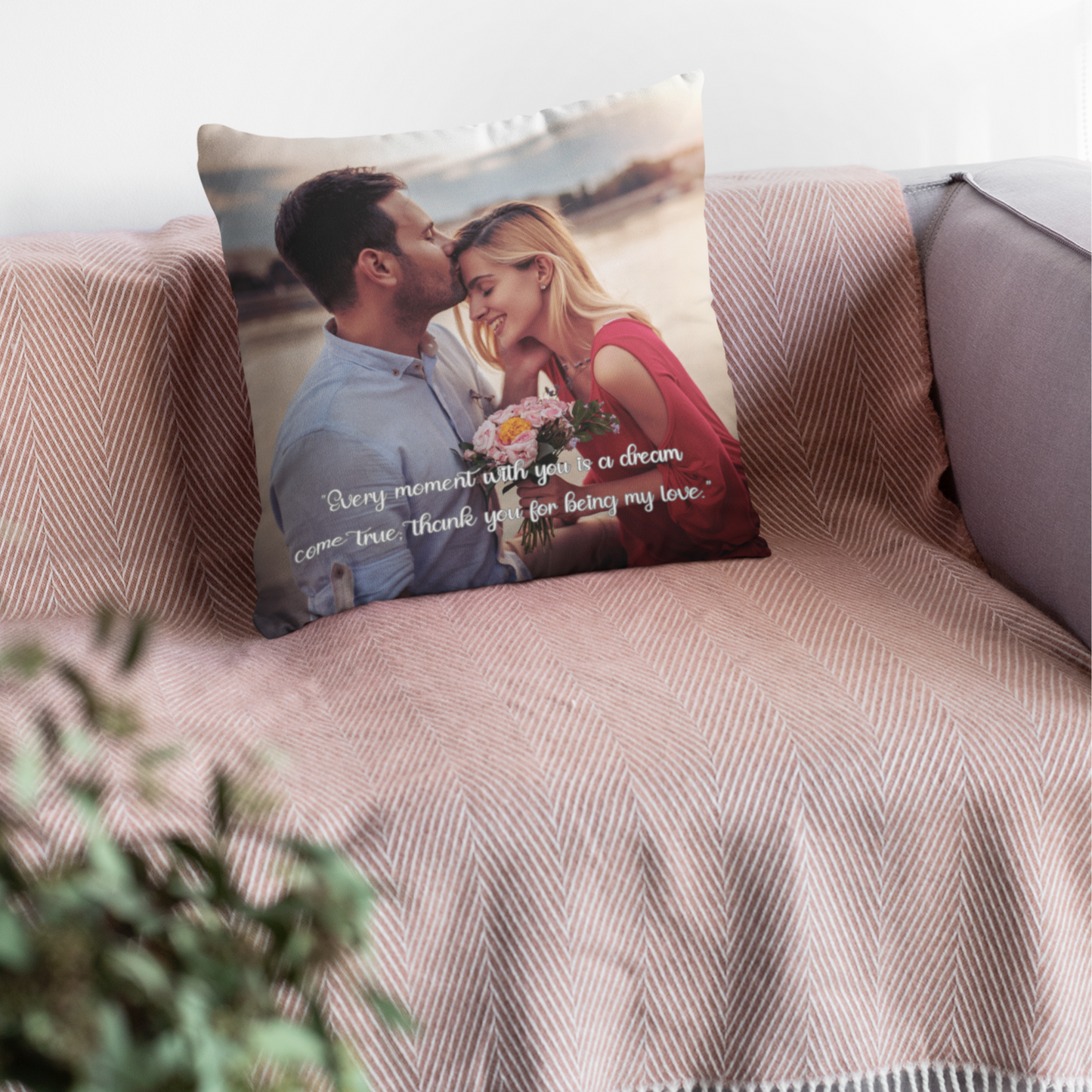 Almohada personalizada con foto: recuerdo de amor preciado, regalo de aniversario perfecto.